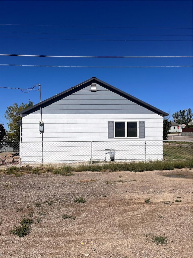 214 3rd St SW, Cut Bank, MT 59427 - view of side of home