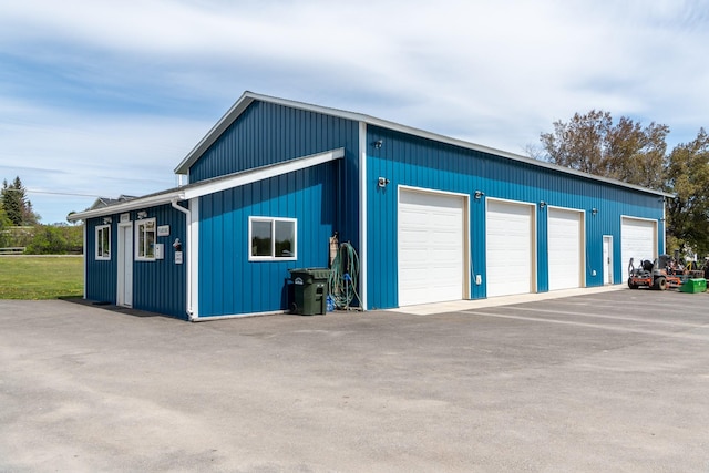 view of detached garage