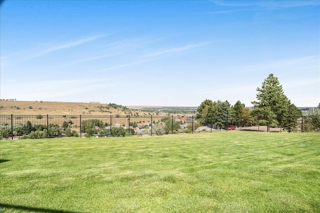 view of yard featuring a rural view