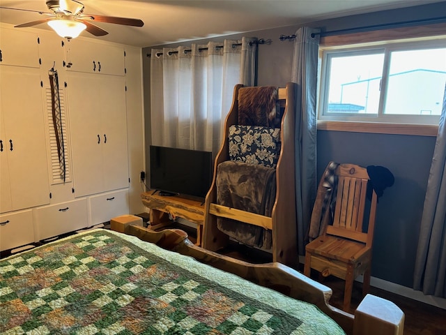 bedroom featuring ceiling fan