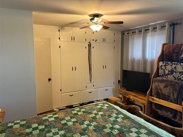 unfurnished bedroom with ceiling fan