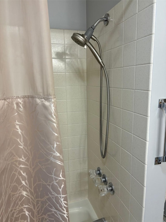 full bathroom featuring shower / bath combo with shower curtain