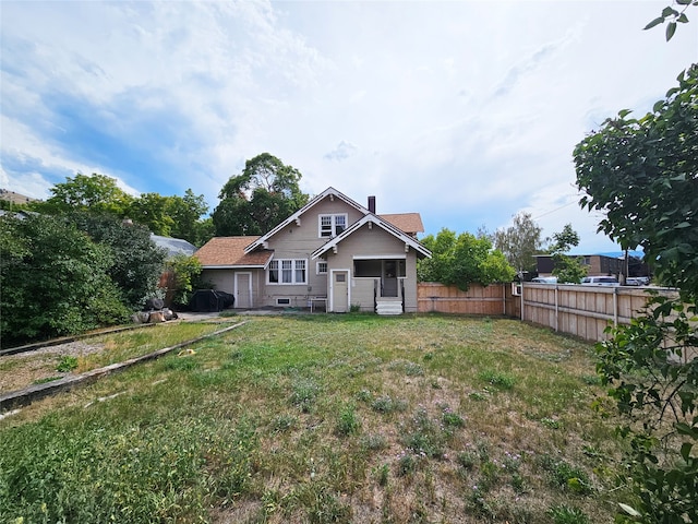 view of front of house with a front lawn