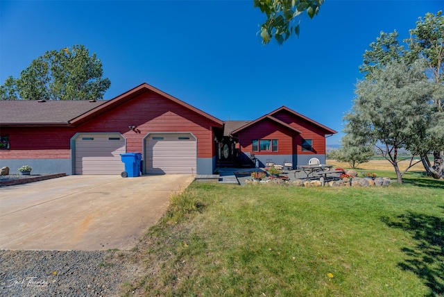 view of front of home featuring a front yard and a garage