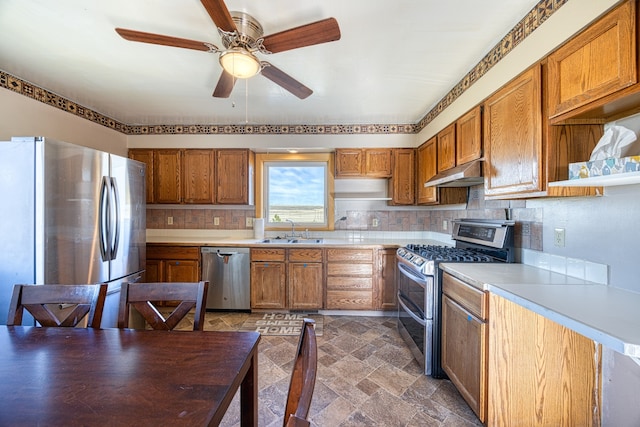 kitchen featuring decorative backsplash, stainless steel appliances, sink, and ceiling fan