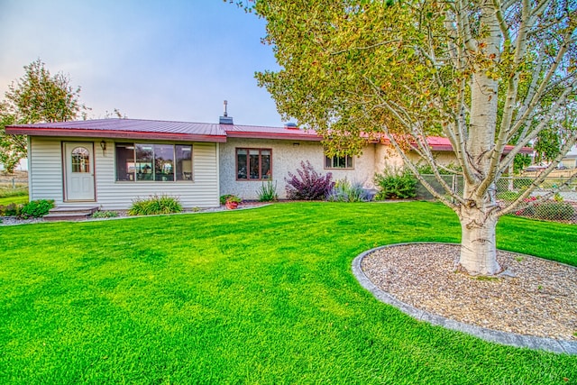 view of front of house featuring a front yard