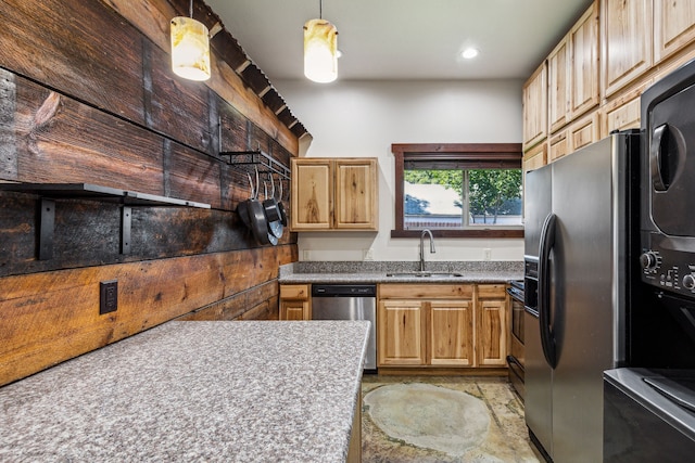 kitchen featuring stainless steel appliances, sink, and decorative light fixtures