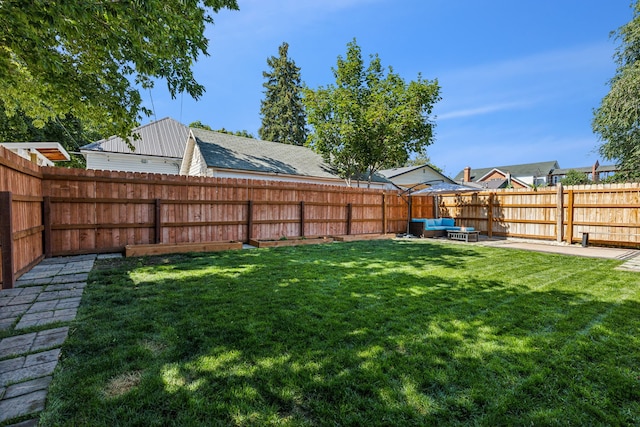 view of yard featuring a patio