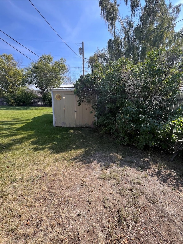 view of yard featuring an outbuilding and a storage shed