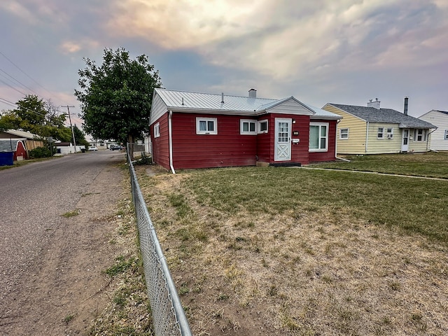 view of front of property with a front lawn