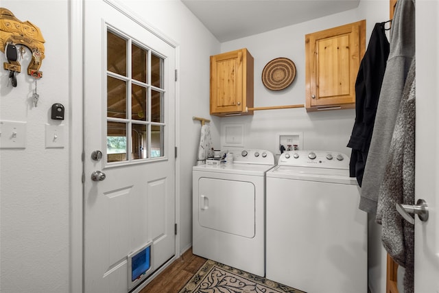 washroom featuring cabinets, dark wood-type flooring, and independent washer and dryer