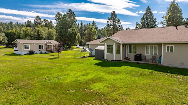 view of yard with a patio area