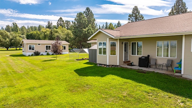 view of yard featuring a patio area