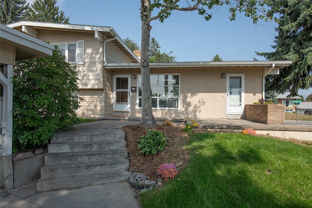 split level home featuring a front lawn