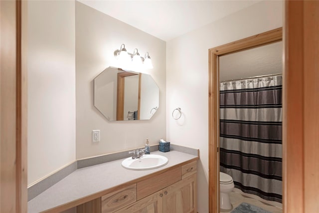 bathroom with curtained shower, vanity, and toilet