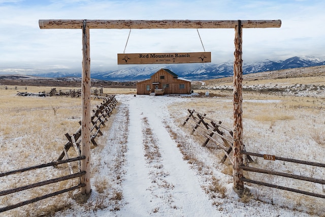 view of yard with a mountain view, a rural view, and an outdoor structure