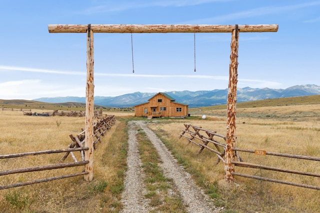 view of yard featuring a mountain view and a rural view