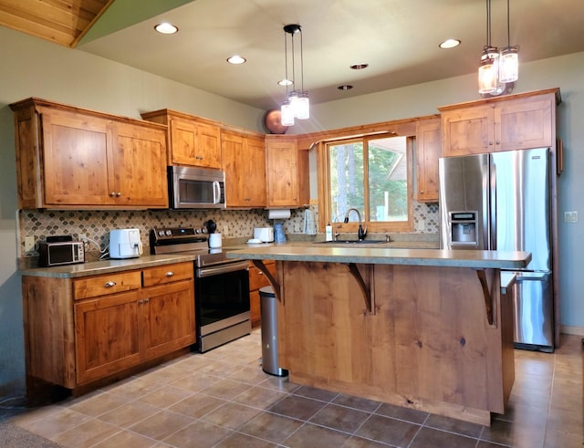kitchen with a breakfast bar, a sink, a center island, tasteful backsplash, and appliances with stainless steel finishes