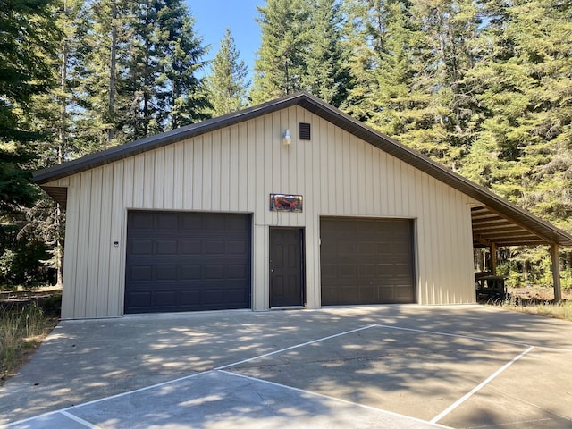 view of detached garage