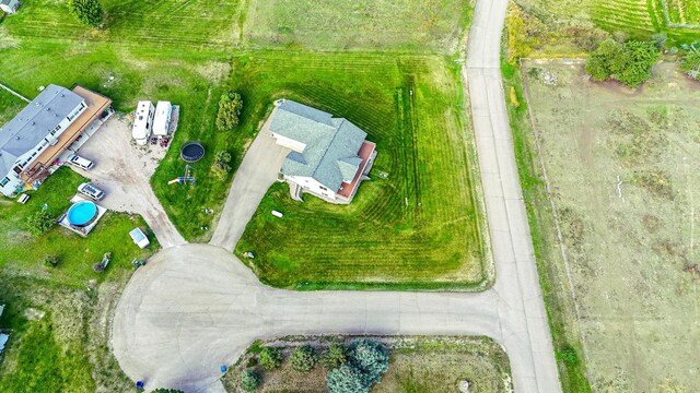 birds eye view of property featuring a rural view