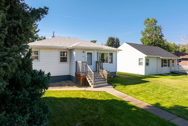 ranch-style house featuring a front yard