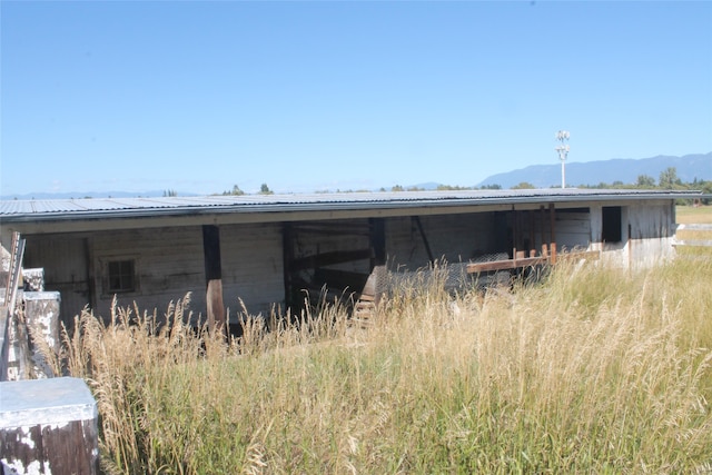 view of stable featuring a mountain view