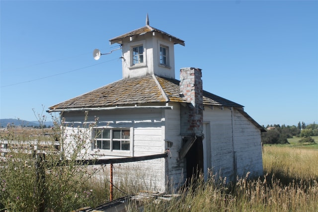 view of side of property