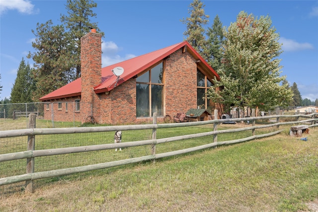 view of side of property featuring a yard