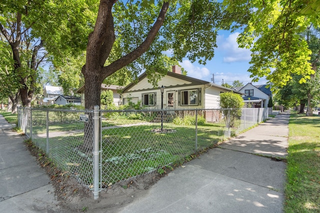 view of front of property with a front yard