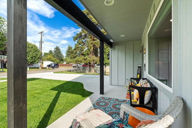 view of patio / terrace with covered porch