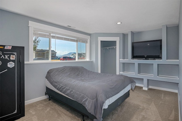 carpeted bedroom with a closet, visible vents, recessed lighting, and baseboards