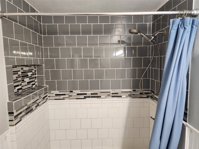 bathroom featuring a shower with curtain