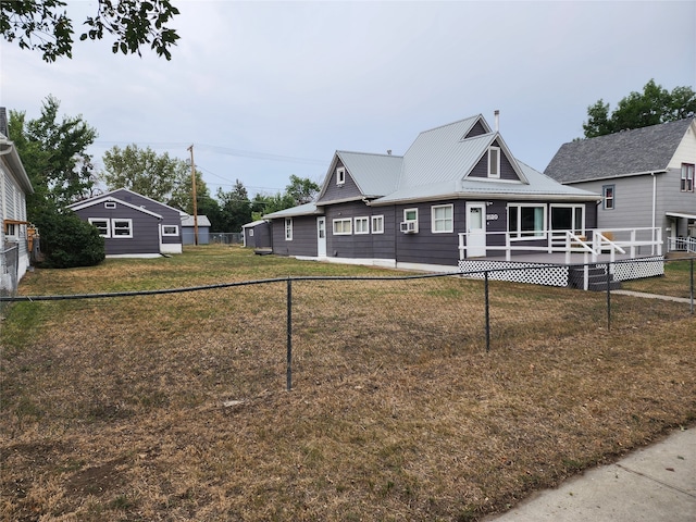 view of front of home featuring a front lawn