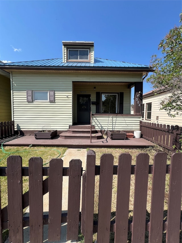 view of front of house featuring a porch