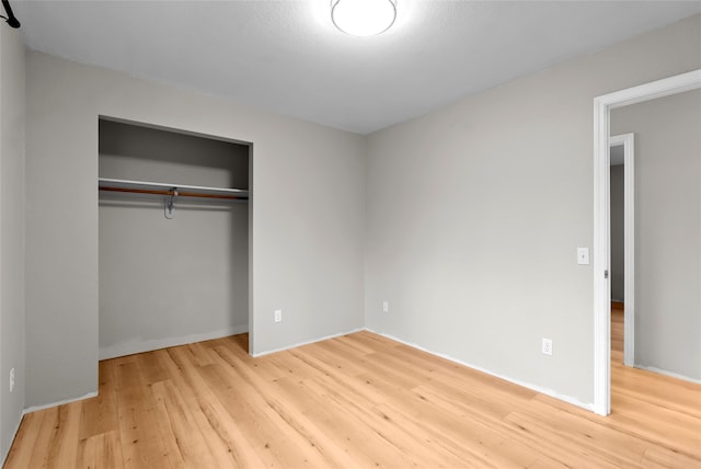 unfurnished room with light hardwood / wood-style floors and a healthy amount of sunlight