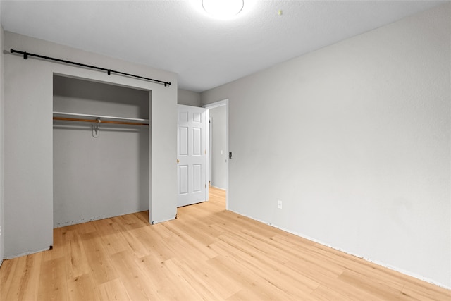 hallway with light hardwood / wood-style flooring