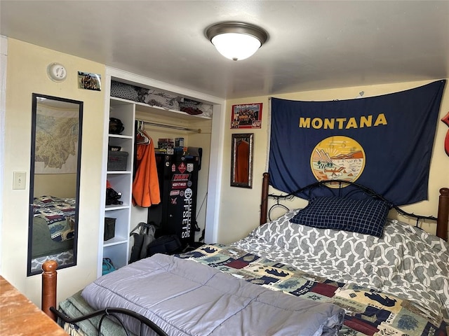 bedroom featuring a closet