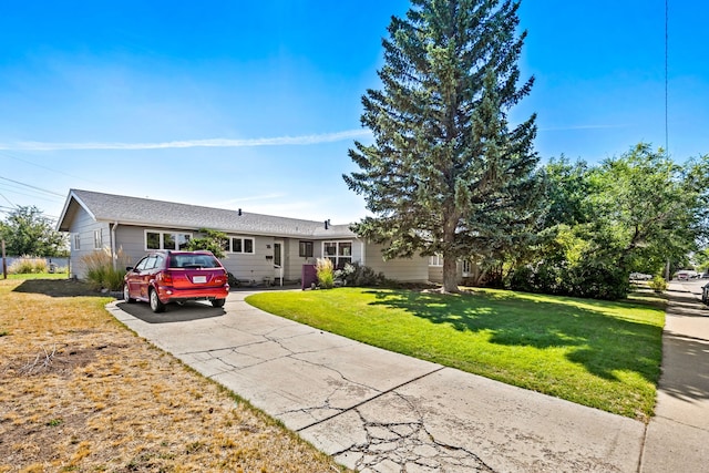 single story home with a front lawn