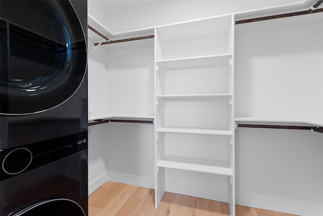 walk in closet with hardwood / wood-style flooring