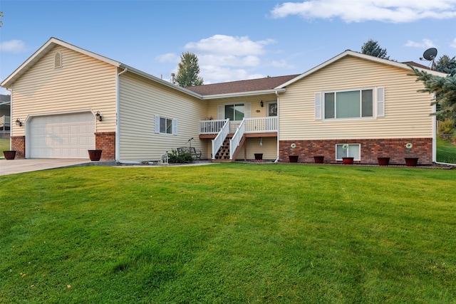 view of front of property featuring a garage and a front lawn