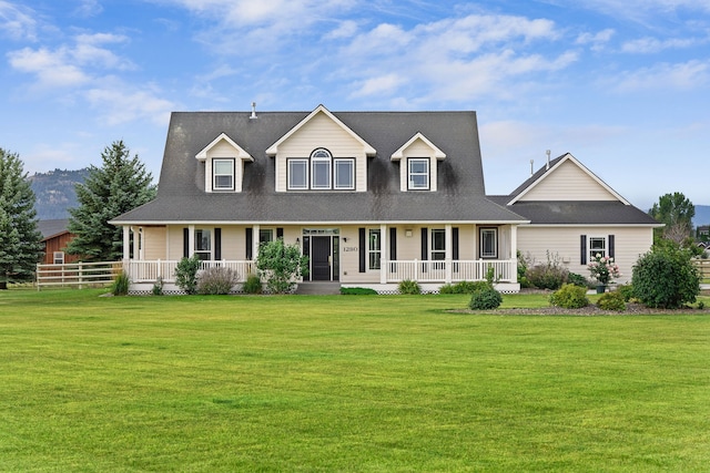 view of front facade featuring a front yard and covered porch