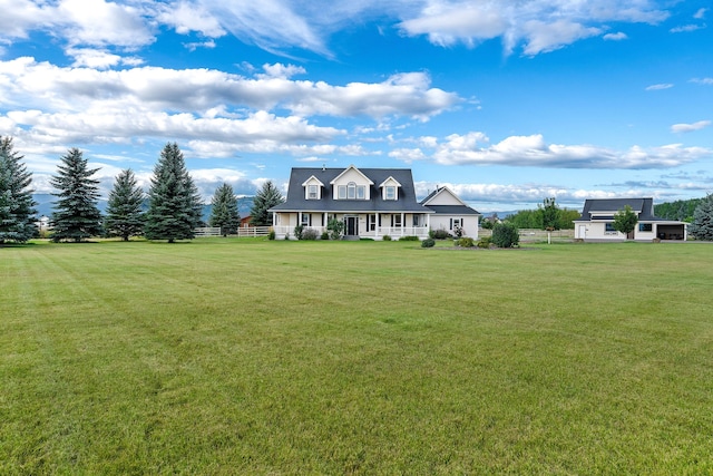 view of front of house featuring a front lawn