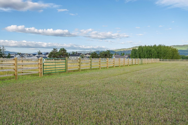 view of yard featuring a rural view