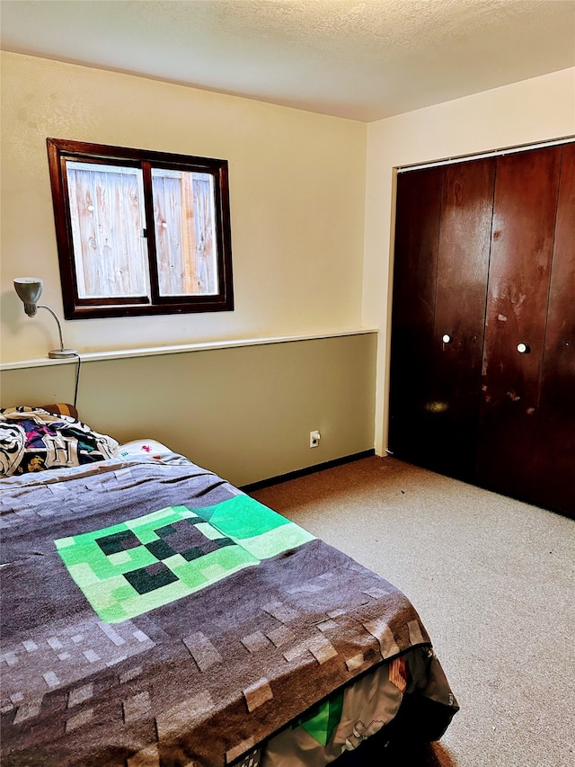 bedroom with carpet flooring and a textured ceiling