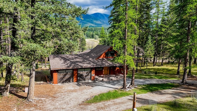 view of front of property featuring a mountain view