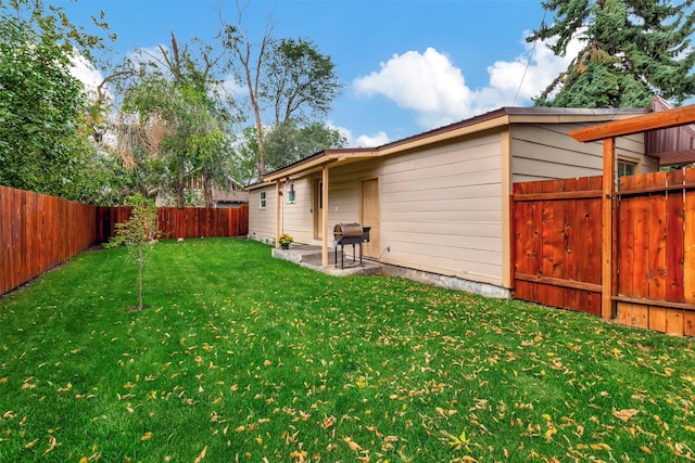 view of yard with a patio area