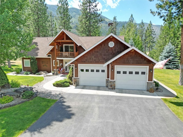 craftsman-style house featuring a mountain view, a garage, and a front yard