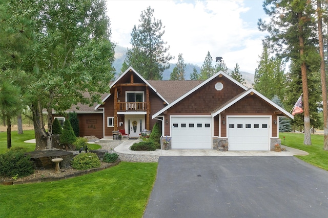 craftsman-style house featuring a balcony, a mountain view, and a front yard