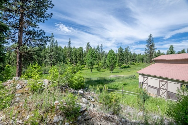 view of yard with an outdoor structure