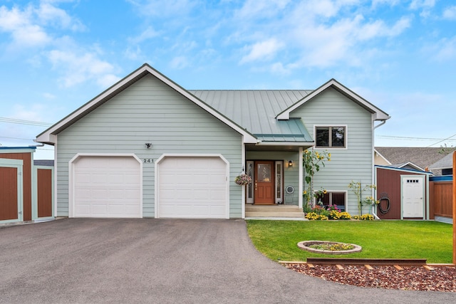 view of front of home featuring a front lawn and a garage